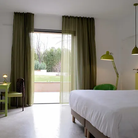 Hotel 96