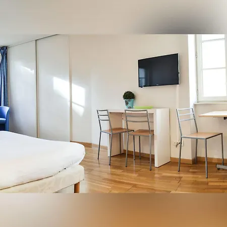 Residhotel Vieux Port 3*