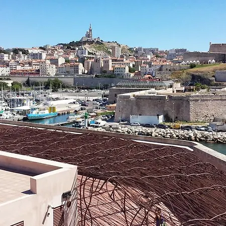 Carre Vieux Port 3*