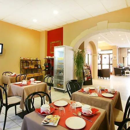 Lutetia Hotel 2*