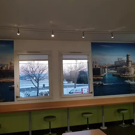 马赛瓦伦丁宜必思快捷酒店 2* 马赛
