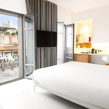C2 Hotel