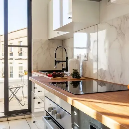 La Apartment *