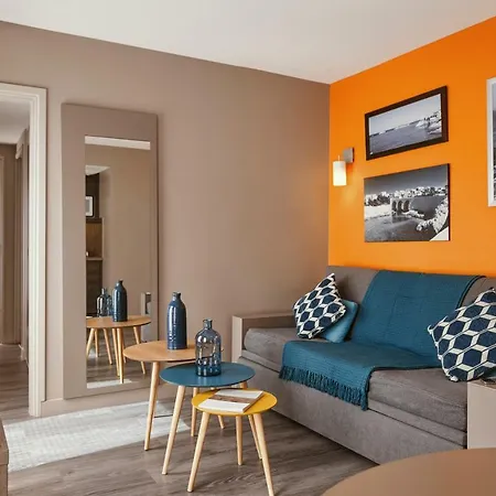 Aparthotel Adagio Vieux Port 4*