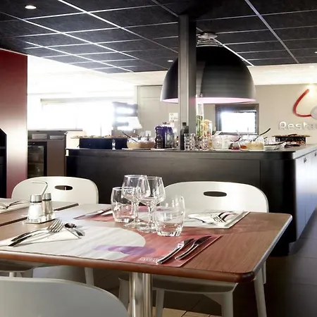 Hotel Campanile Saint Antoine 3*