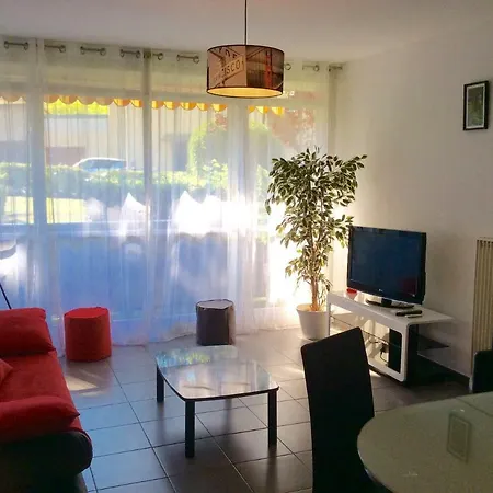 Apartment La Pinede