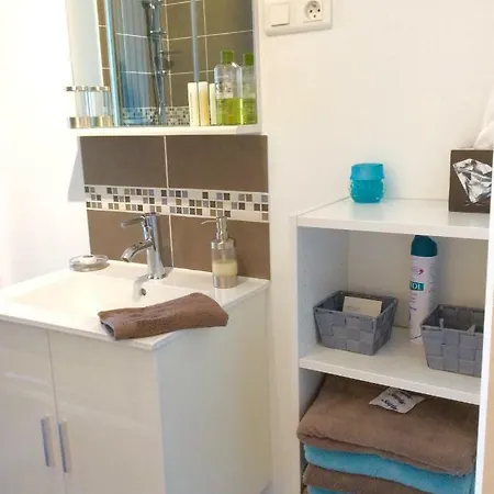 La Pinede Apartment *