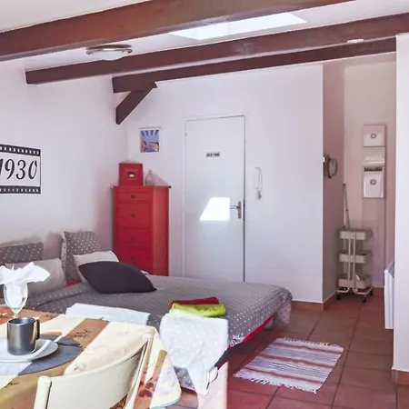 Panier 1930 Apartment