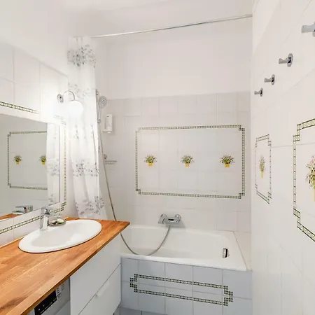 Teo Sud Les Balcons Du Nouveau Marseille, Lumineux, Spacieux Et Bien Equipe * Marseille