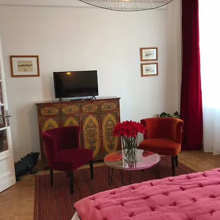 Les Floralies Capucines Apartment