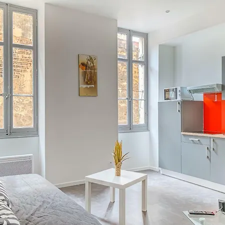 Saint Charles Apartment