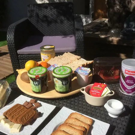 Aux Delices De L'olivier Bed & Breakfast *