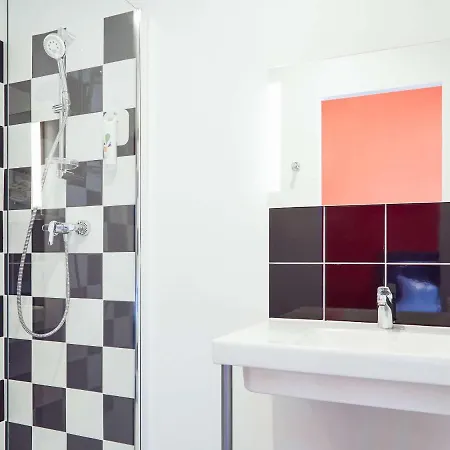 Hotel Ibis Styles Vieux Port 3*
