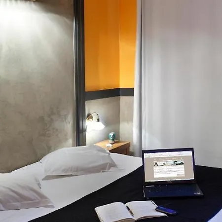 Adonis Vieux Port - Du Palais Hotel Marseilles