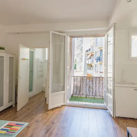 Splendid Bright Apt With Balcony Old Port Apartment