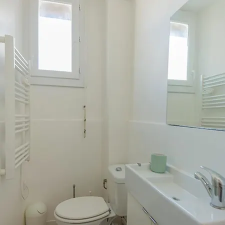 Splendid Bright Apt With Balcony Old Port Apartment
