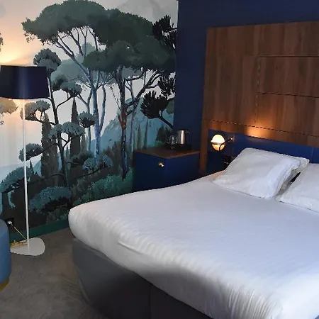 Hotel Mercure Centre Bompard La Corniche 4*