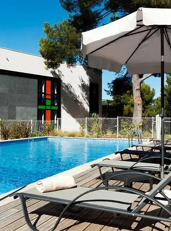 Apartment Golden Tulip Airport *
