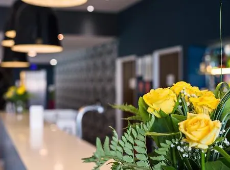 Golden Tulip Airport *