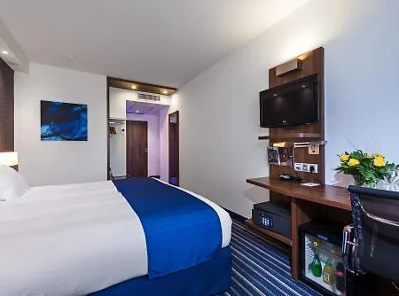 Apartment Golden Tulip Airport *