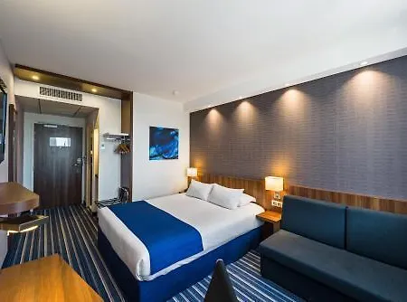 Golden Tulip Airport