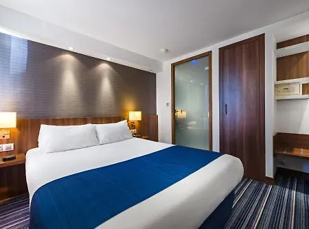 Apartment Golden Tulip Airport