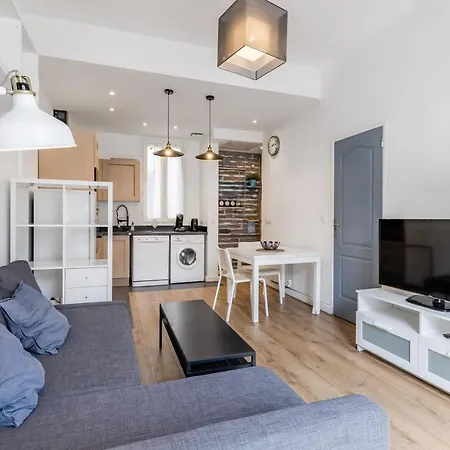 Charming Bright And Equipped Apartment *