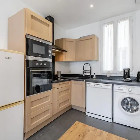 Apartment Charming Bright And Equipped