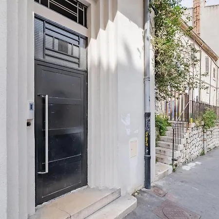 Charming Bright And Equipped Apartment *