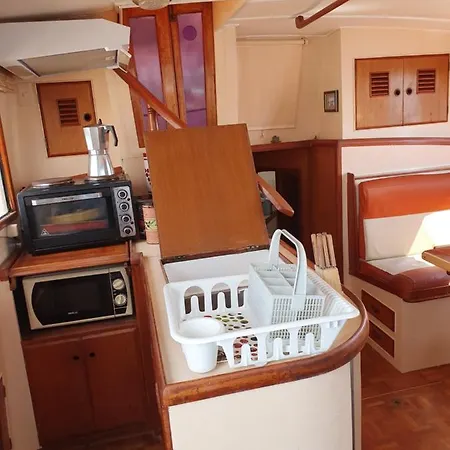 Bichik Le Frioul Bateau-hôtel Marseille
