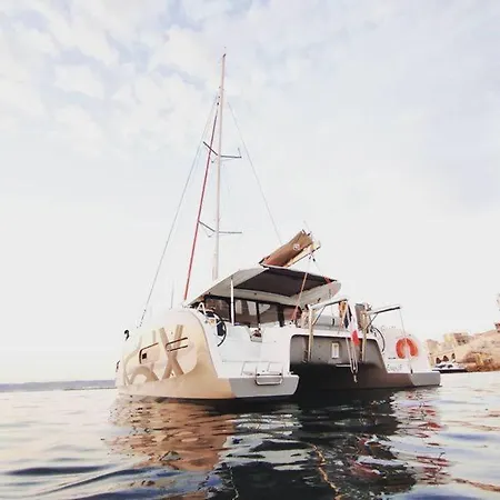 Nuit A Bord D'un Catamaran * 마르세유