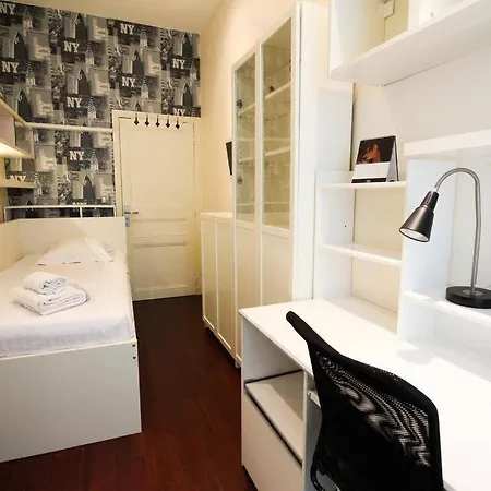 Grand Pour 4 Personnes/ Cours Lieutaud Апартаменты *