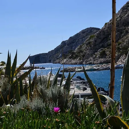 La Des Calanques