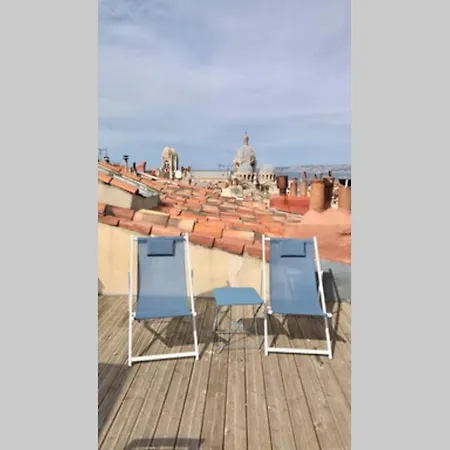 11 Panier Vieux Port Roof Marsiglia