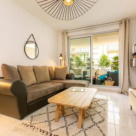 37 M2 With Terrace Near Velodrome Marseille