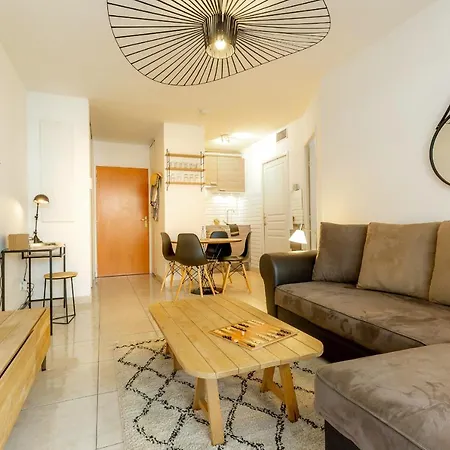 37 M2 With Terrace Near Velodrome *