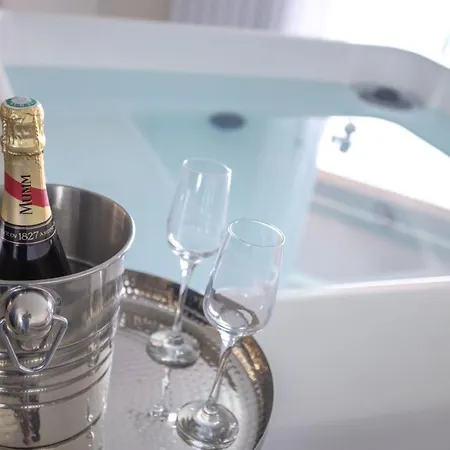 Les 1 Vue Piscine بيت ضيافة مارسيليا