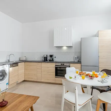 Le Borély: Climatisé Avec 2 Chambres, à 800m De La Appartamento *