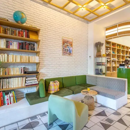 Greet Centre Saint Charles Отель 2*