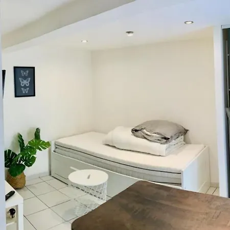 Apartamento Charming Studio For 2 People In By Weekome