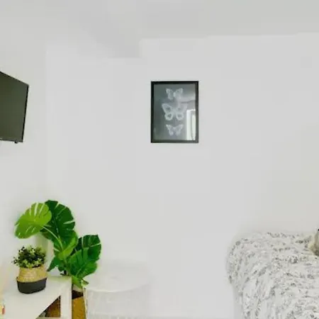 Charming Studio For 2 People In By Weekome *