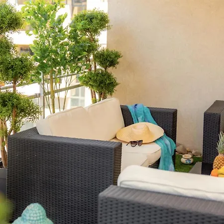37 M2 With Terrace Near Velodrome Marseille