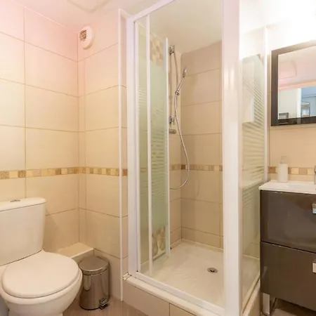 37 M2 With Terrace Near Velodrome Apartment