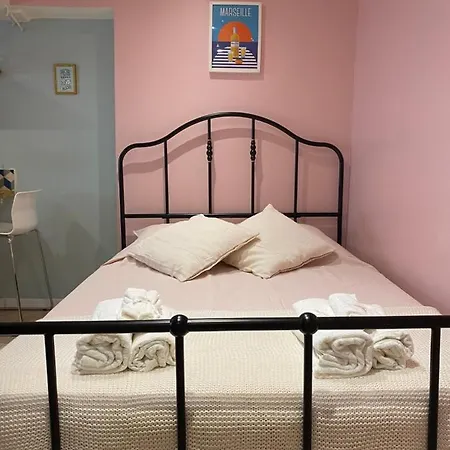 Lovely Studio Under The Roof -le Panier Marseille