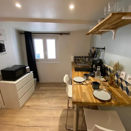 Apartment Lovely Studio Under The Roof -le Panier *