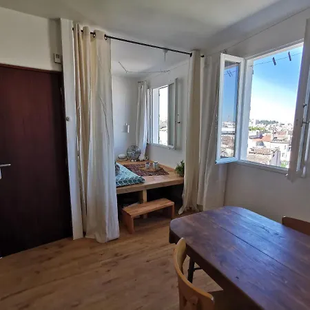 Le 5e Ciel : Un Nid Au Dessus De Marseilles