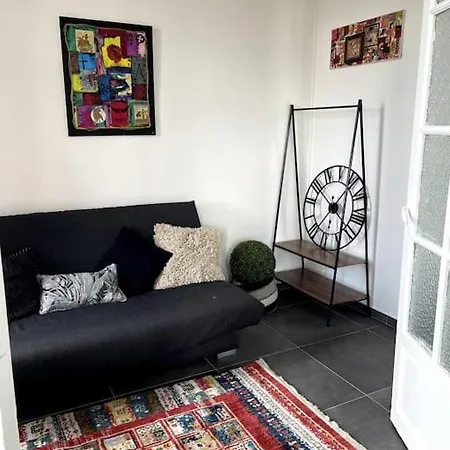 Le Triomphe Central, 8 Pax 3 * Marseille