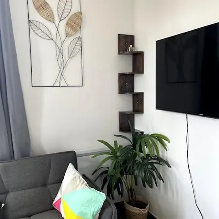 Le Triomphe Central, 8 Pax 3 * Marseille
