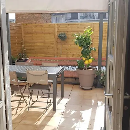 Superbe 2 Pieces Avec Grande Terrasse, Classe ***