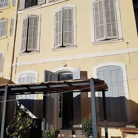 Appartement Superbe 2 Pièces Avec Grande Terrasse, Classé *** Marseille